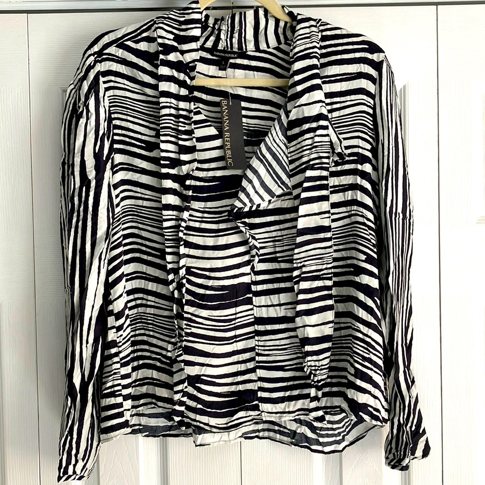 Banana Republic silk zebra blouse w mock neck tie, size L, petite